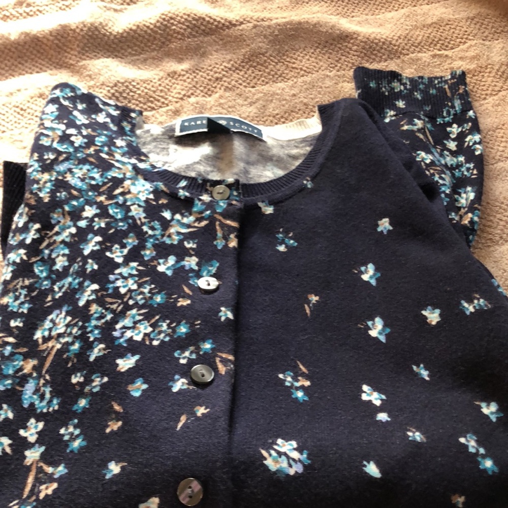 Floral Button-Up Cardigan - Picture 4 of 5